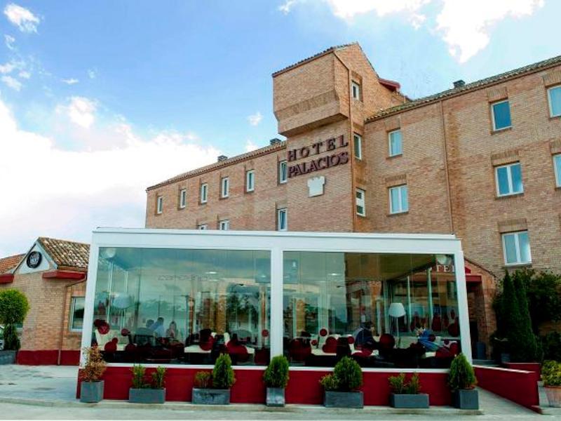 Hotel Palacios Alfaro Exterior photo