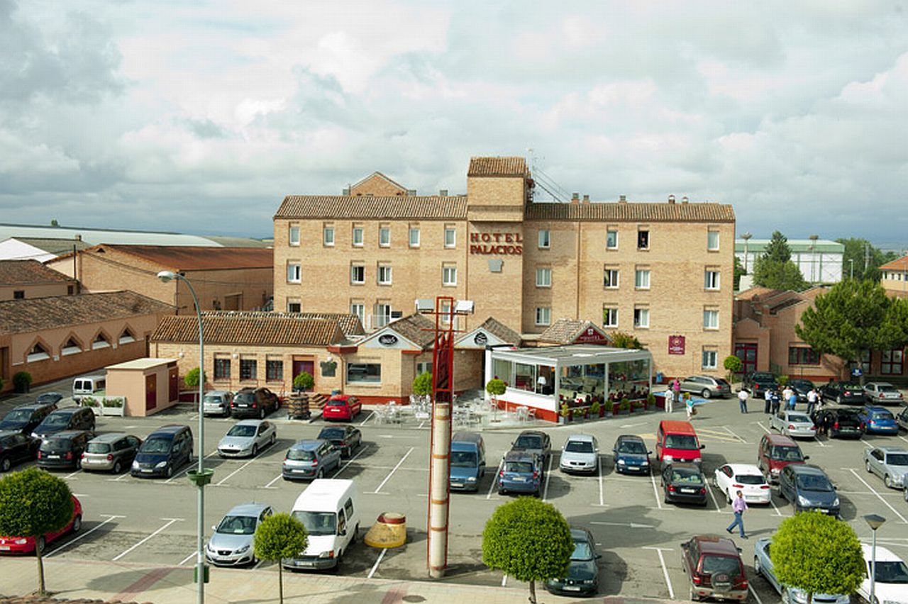 Hotel Palacios Alfaro Exterior photo