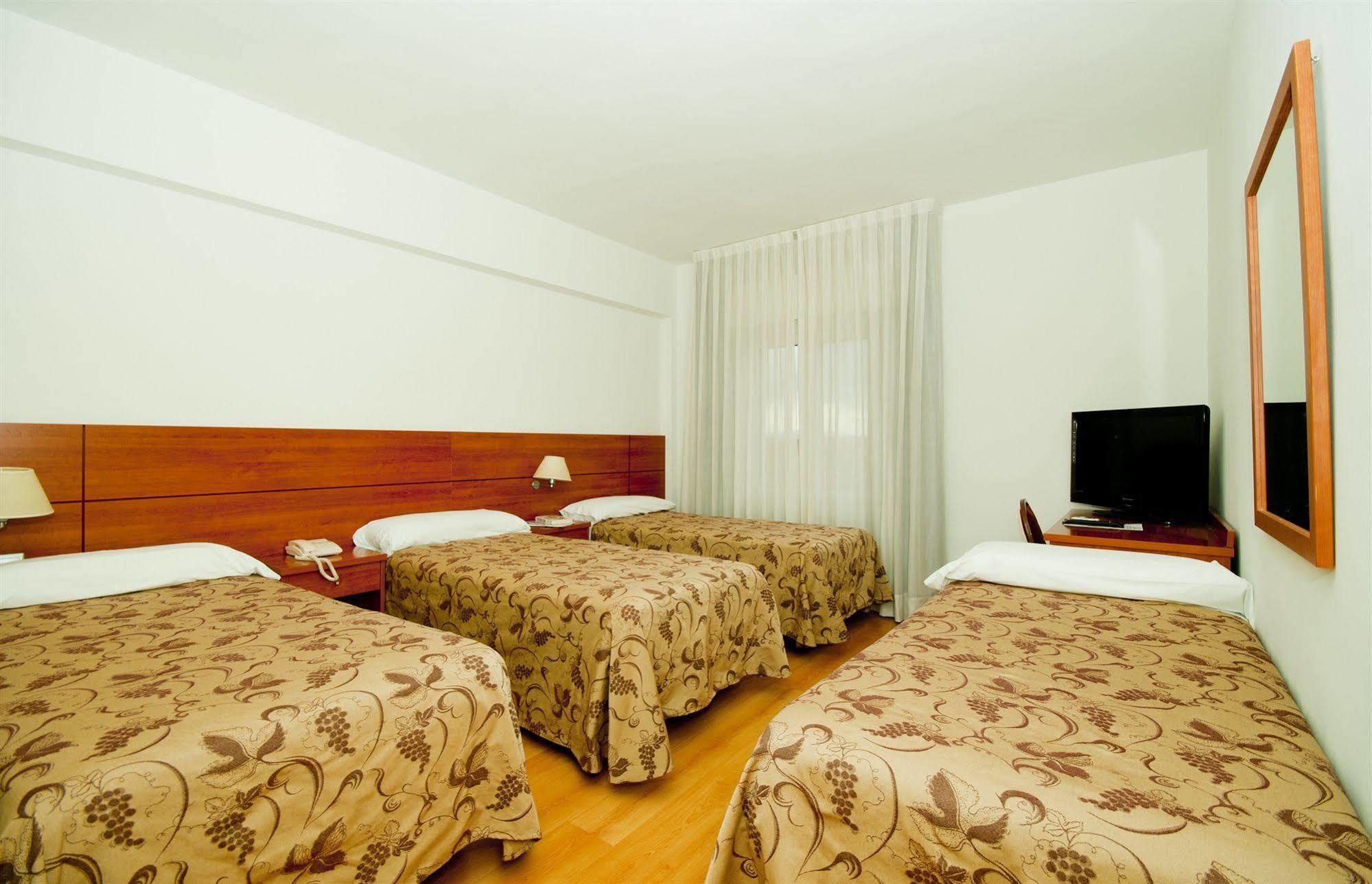 Hotel Palacios Alfaro Room photo